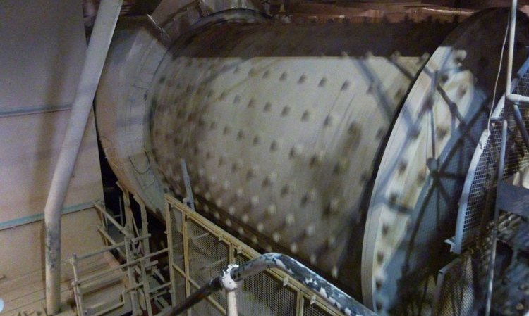 Secondary double rotator mill for raw meal grinding.