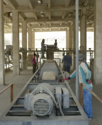 Figure 5: The packhouse at the Ghori I plant can package 4000 50kg bags in seven hours with a four-headed packer. The room is extremely dusty, posing a threat to employee health and the environment.