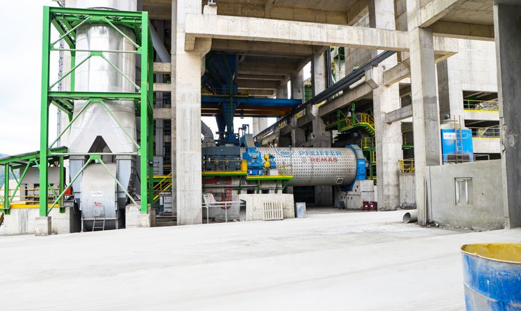 One of two Christian Pfeiffer ball mills for clinker grinding. Each operates alongside a roller press from TAKRAF, with a combined capacity of 440t/hr.