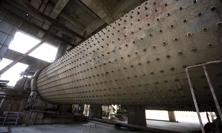 Ball mills were no longer the preferred method for clinker grinding by the end of the 1990s. Image source: Shutterstock.