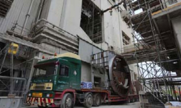 Installing the KHD lower inlet section.