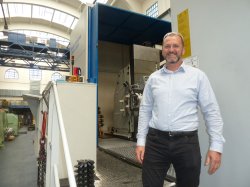 Wikov Gear’s Technical Director Radovan Raspl stands in front of a Gleason Pfauter P 2400 / 2800 hobbing machine.