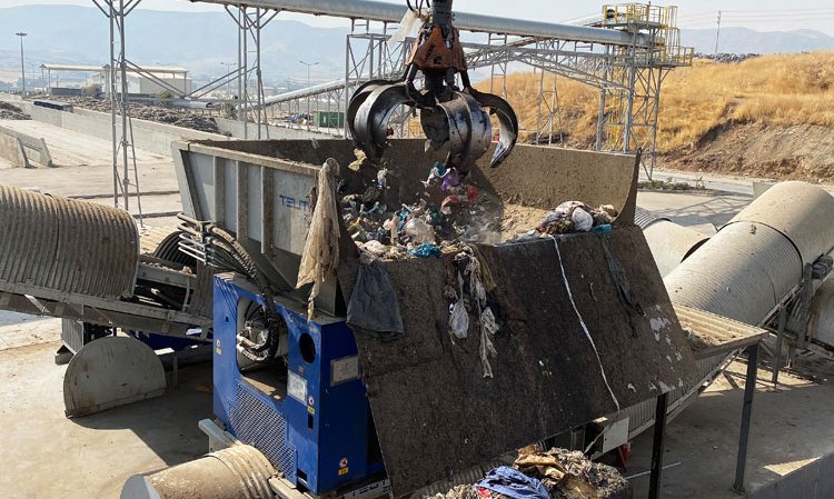 The Eggersmann TEUTON ZS 55 shredder shreds the material to the required size, with special safeguards against foreign objects such as solid steel.